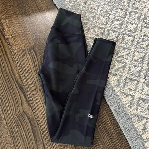 Alo Yoga Women’s High-Waist Camouflage Leggings - XXS (Like New)